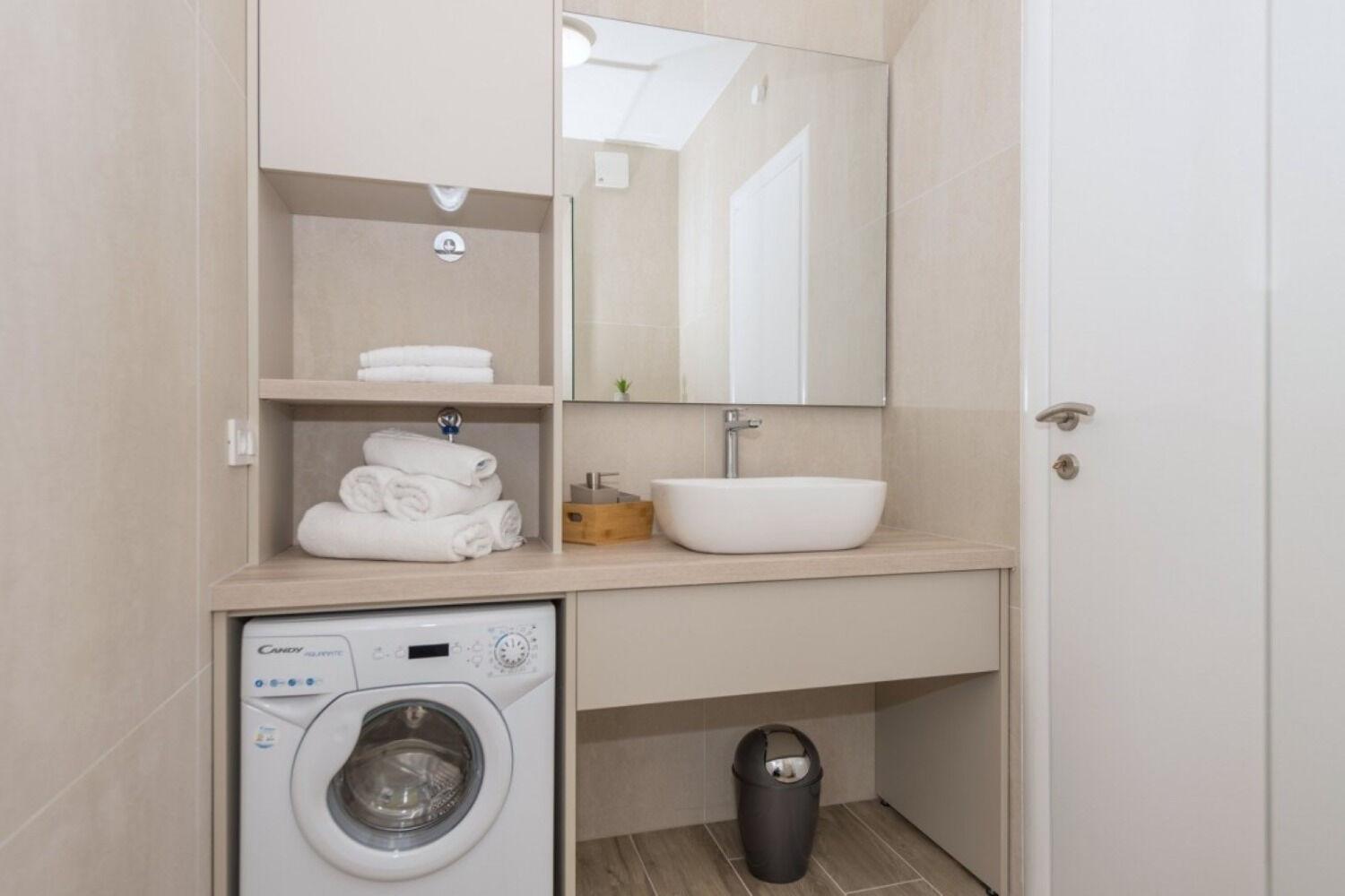 Apartments Mari - 40M From The Beach Makarska Bagian luar foto